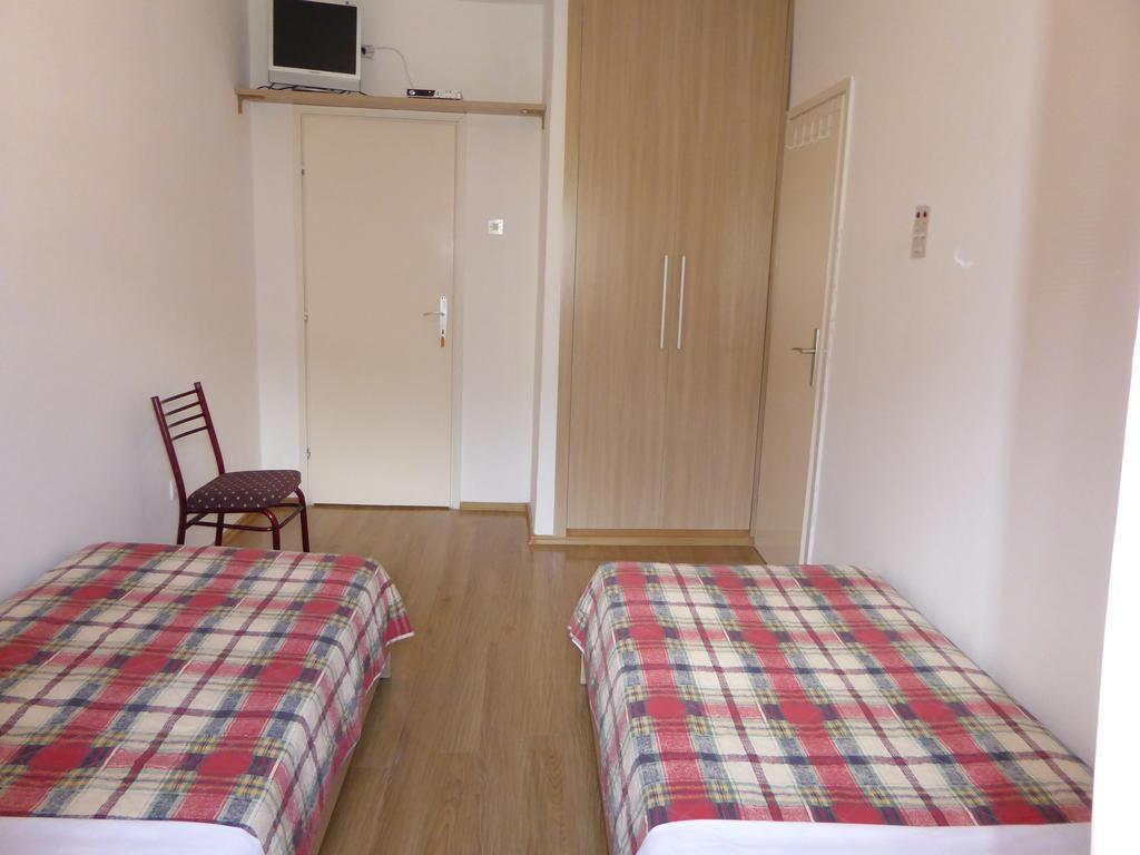 Springs Apartments & Rooms 스베티스테판 객실 사진